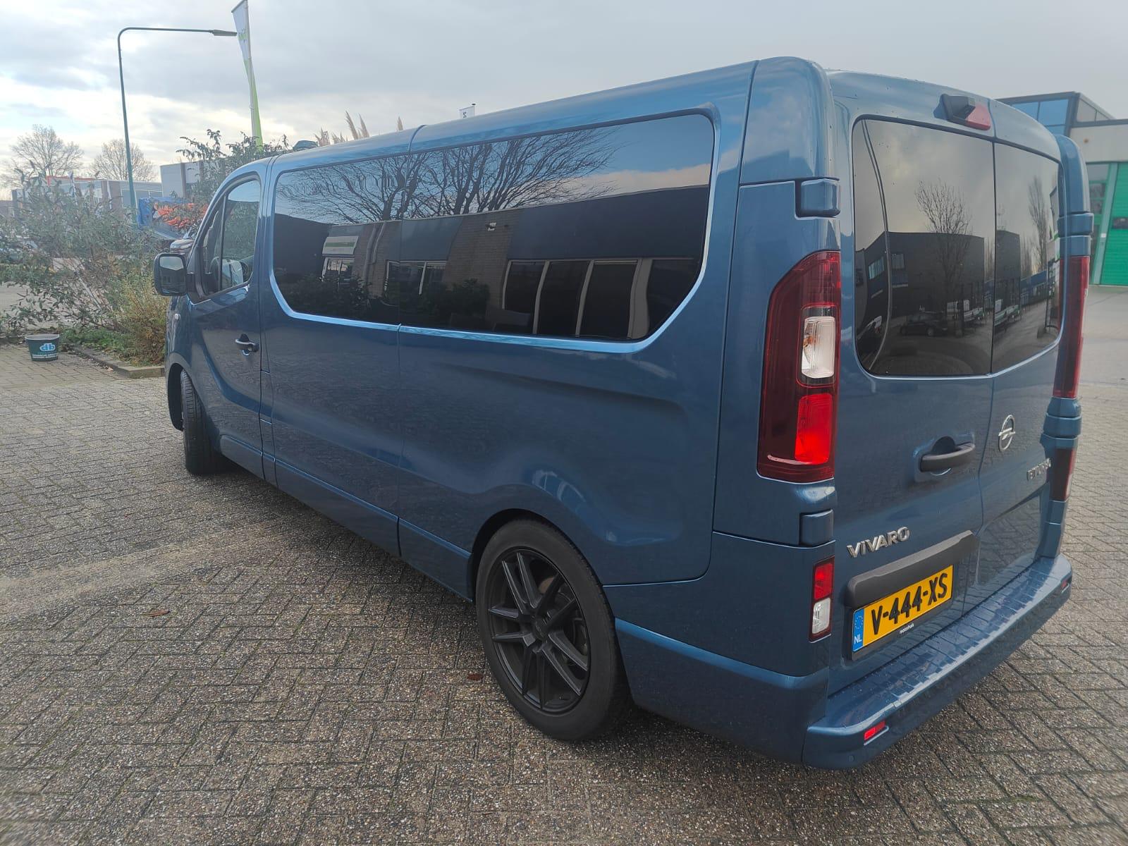 Sunrise Autoglas service bus achterkant